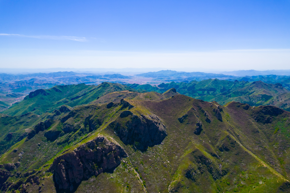 大青山位于朝阳县西北部