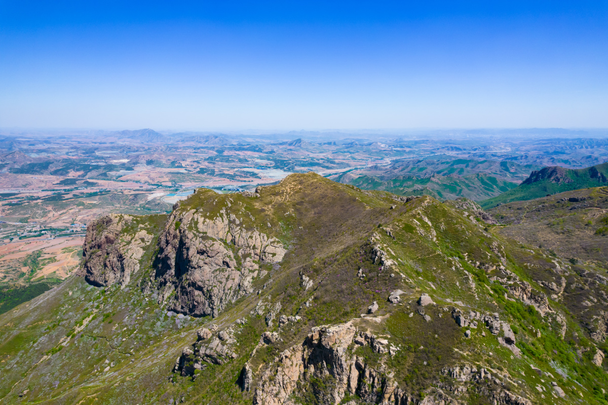 大青山位于朝阳县西北部