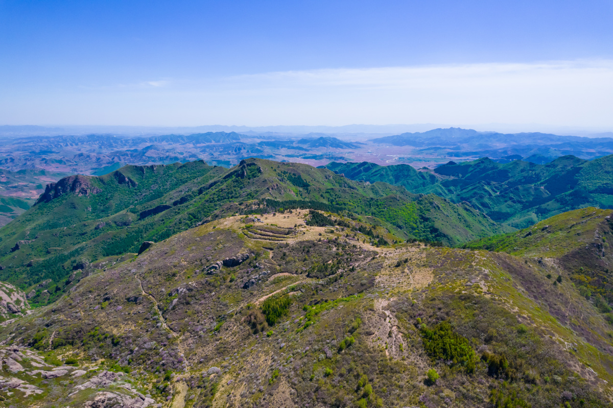 大青山位于朝阳县西北部