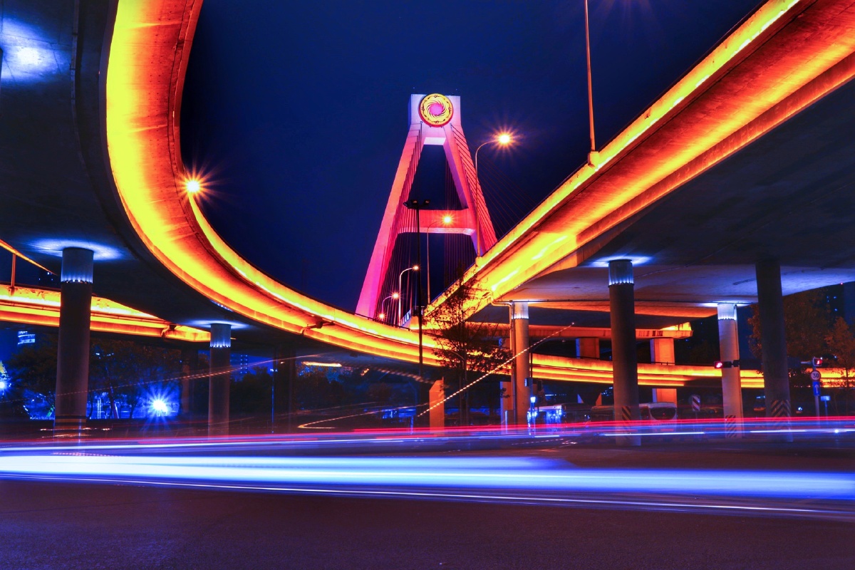 我在天桥下等待留着工作的电话号码