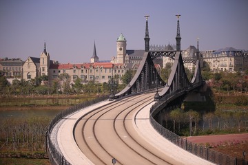 1743374