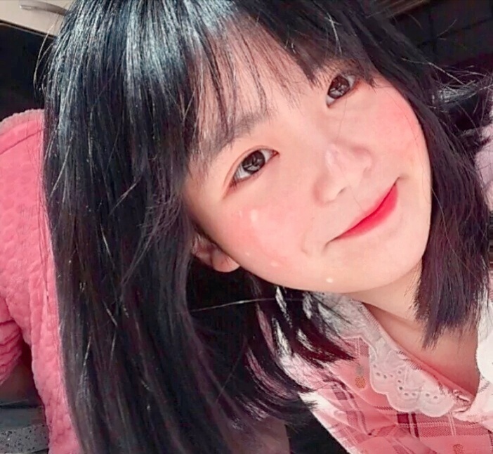 红彤彤的小脸蛋儿