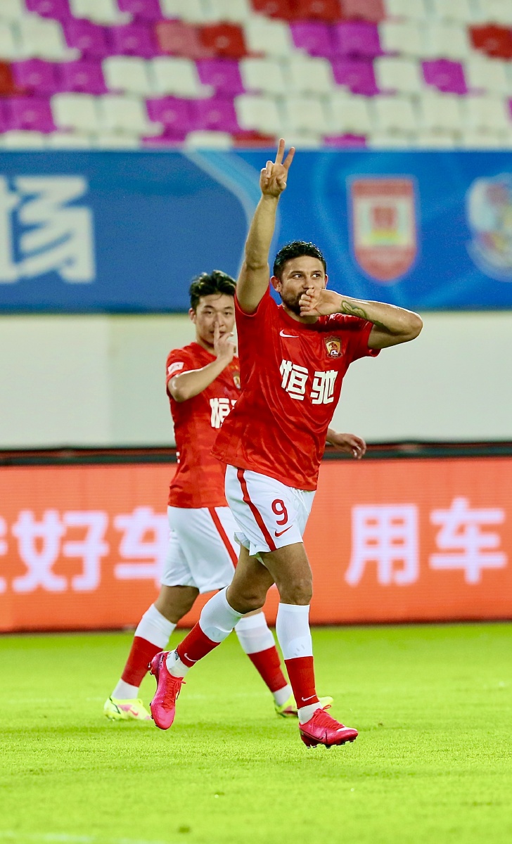 2021中超联赛广州队50轻取青岛