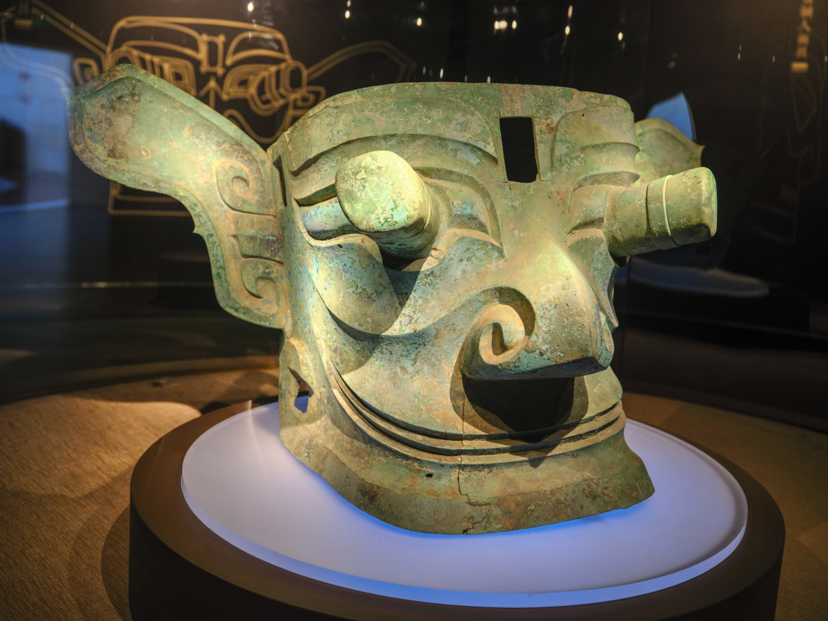 三星堆博物馆的青铜纵目面具