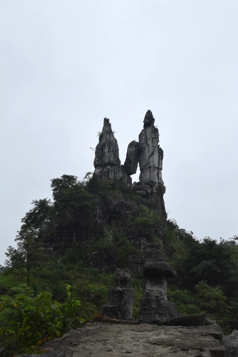 兴文石林夫妻峰