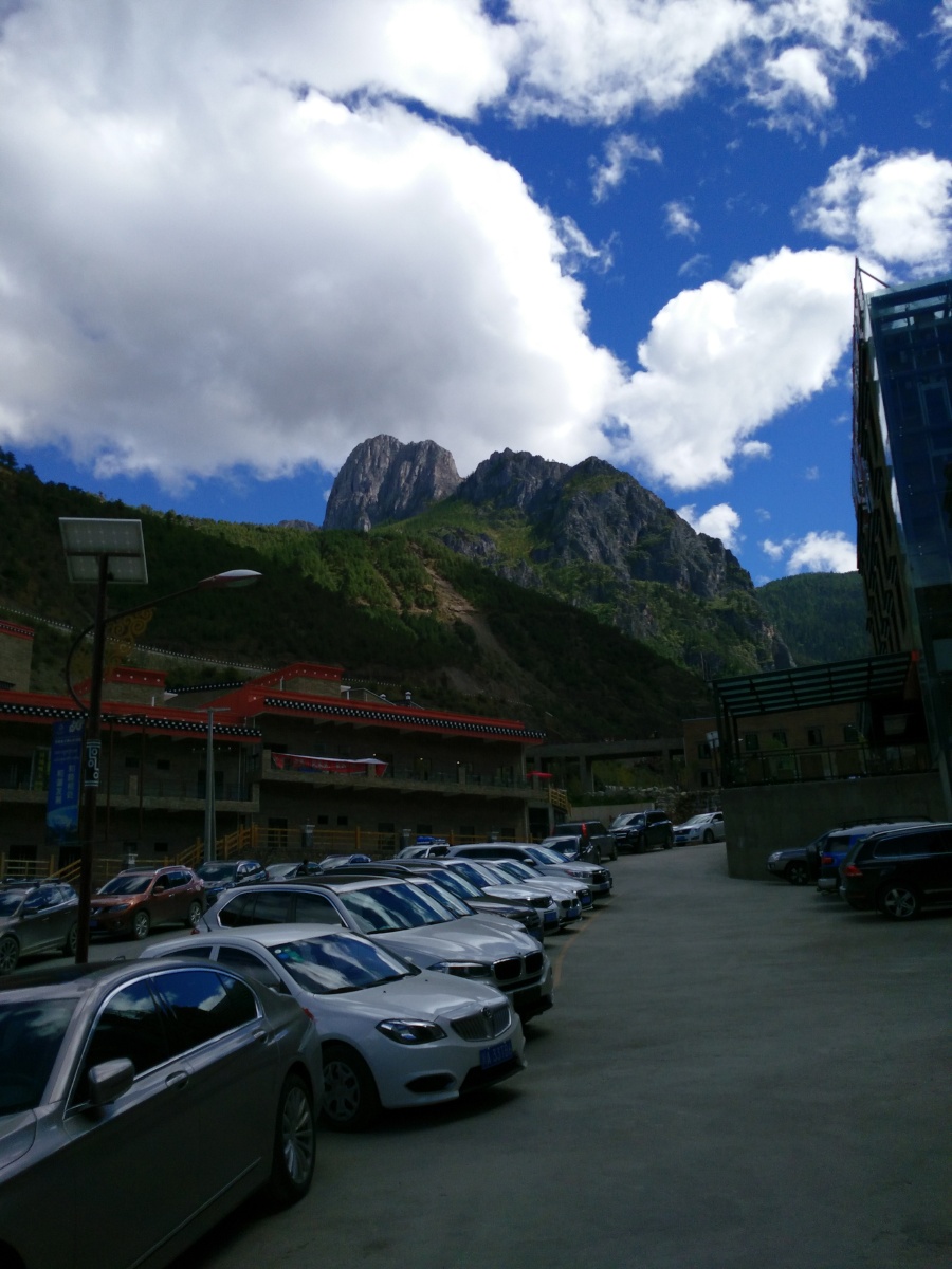 香格里拉,亚丁仁村