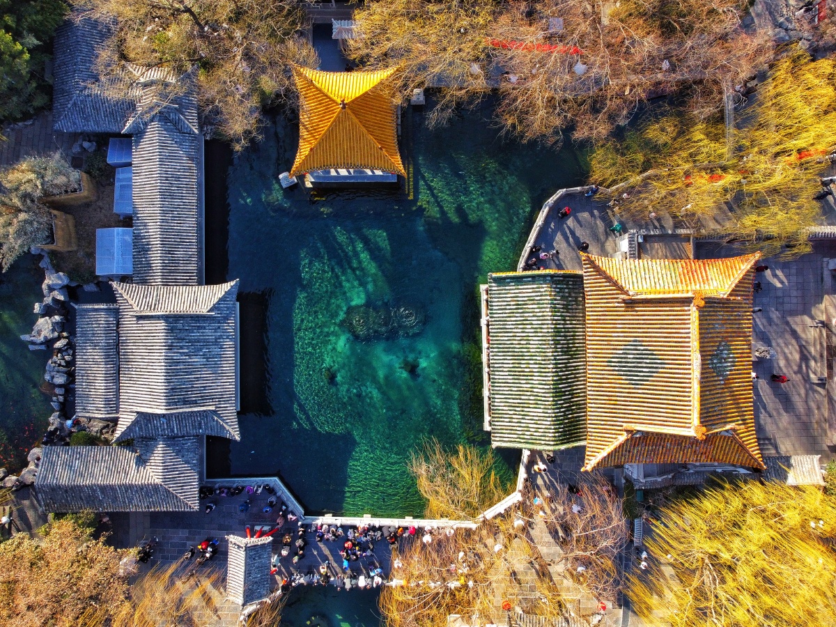 航拍泉城趵突泉清澈见底