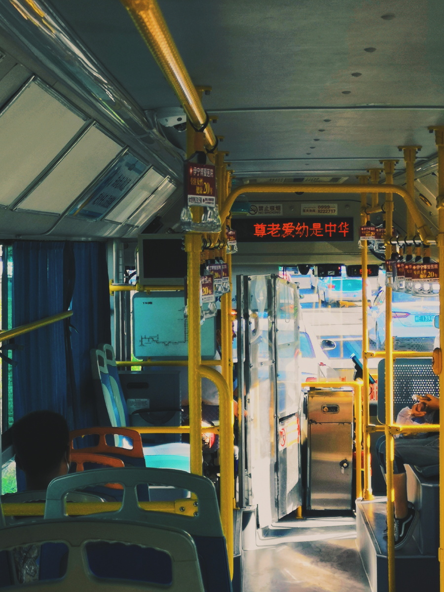 心情不好时花一块钱坐一趟公交车06找个靠窗的位置戴上耳机溜达一圈