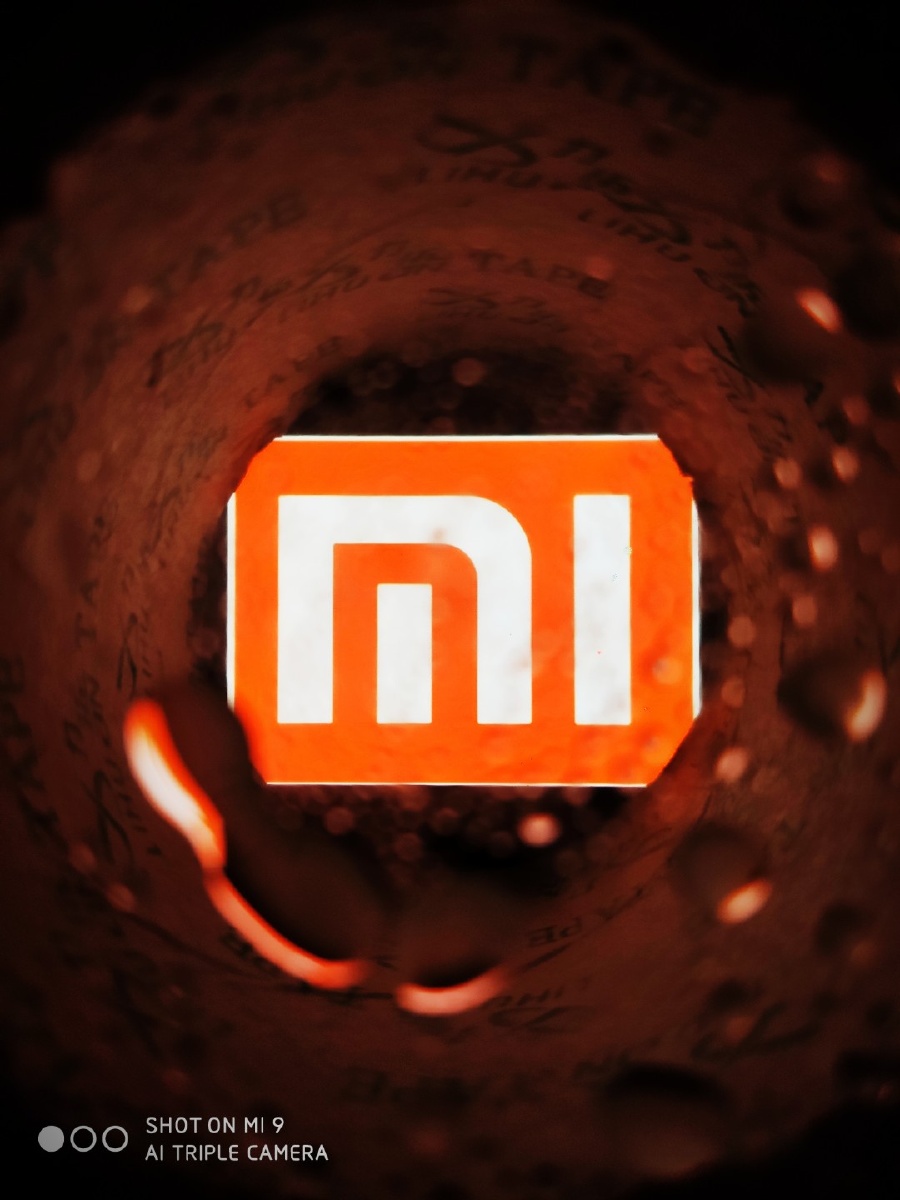 创意拍摄小米科技公司logo