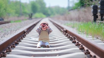 432527