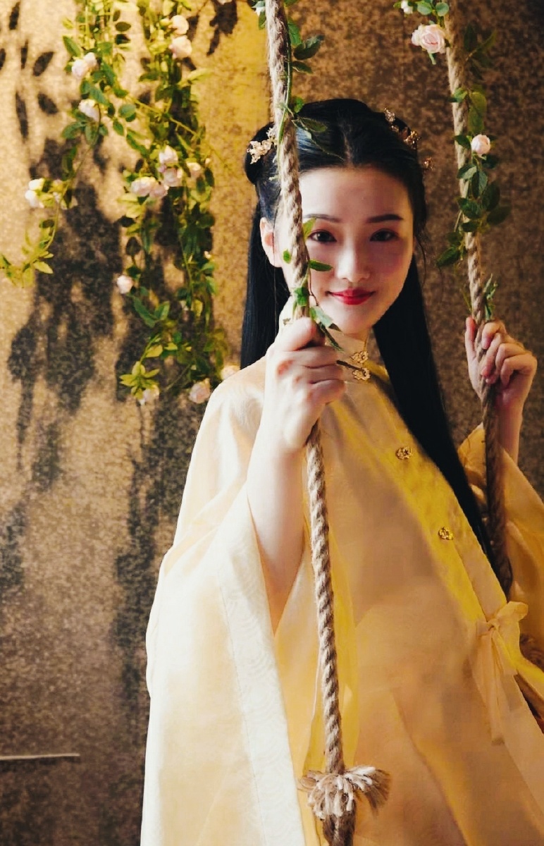 酒馆荡秋千古风少女一枚