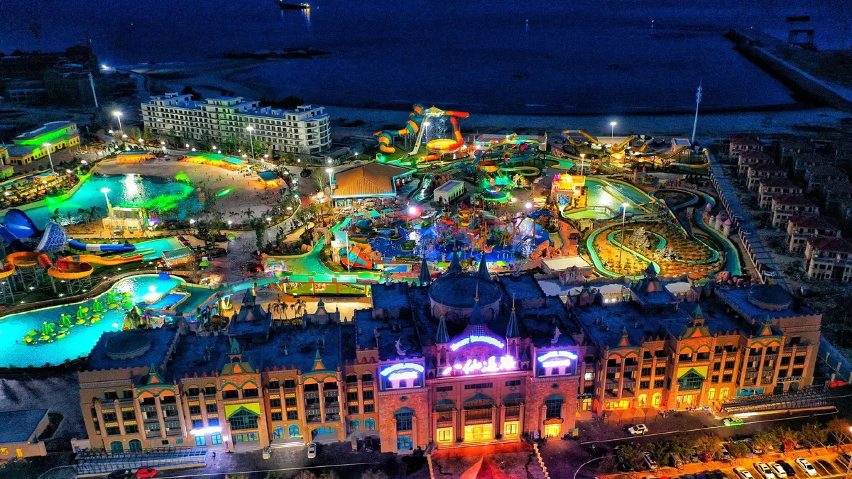 夏天的海岸夜色温馨浪漫柔软泉州八仙过海度假村