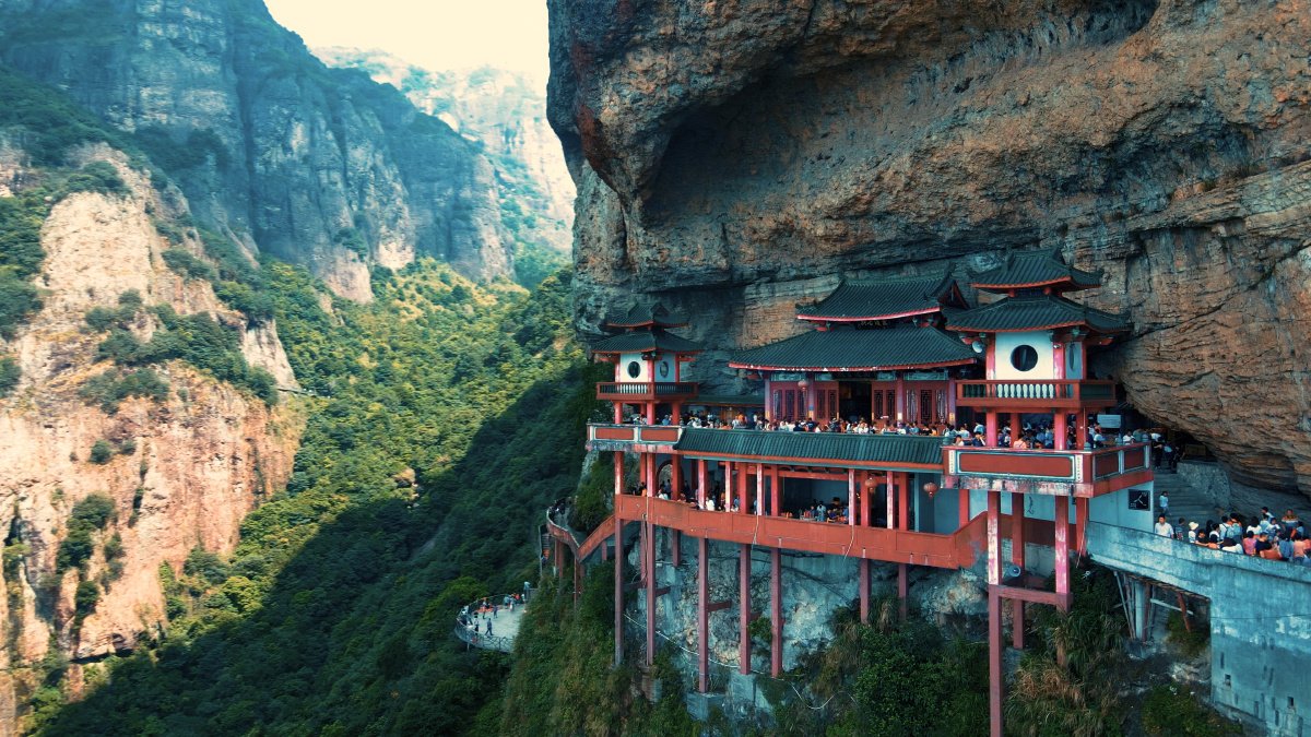 平和灵通岩悬空寺虔诚的信仰