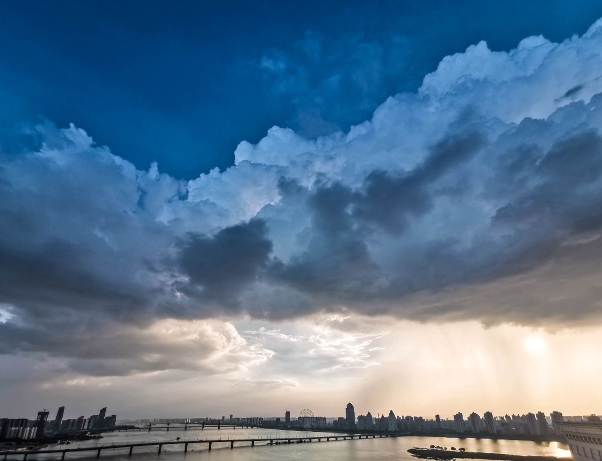 玲珑剔透的积雨云 - 宗宗宗宗宗宗 - 图虫