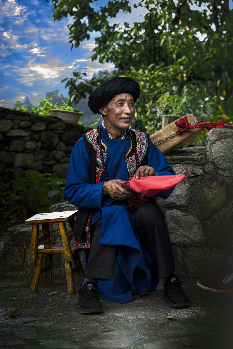 尔苏藏寨的汉子蟹螺乡也叫蟹螺堡是石棉尔苏族聚居地尔苏人至今沿用