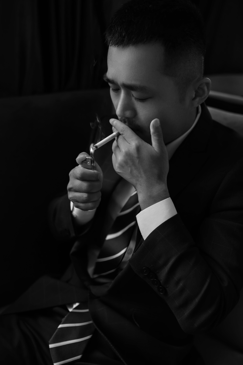 半支烟每当香烟将要燃尽的那一刻眷恋与叹息往往会留在最重的一口里