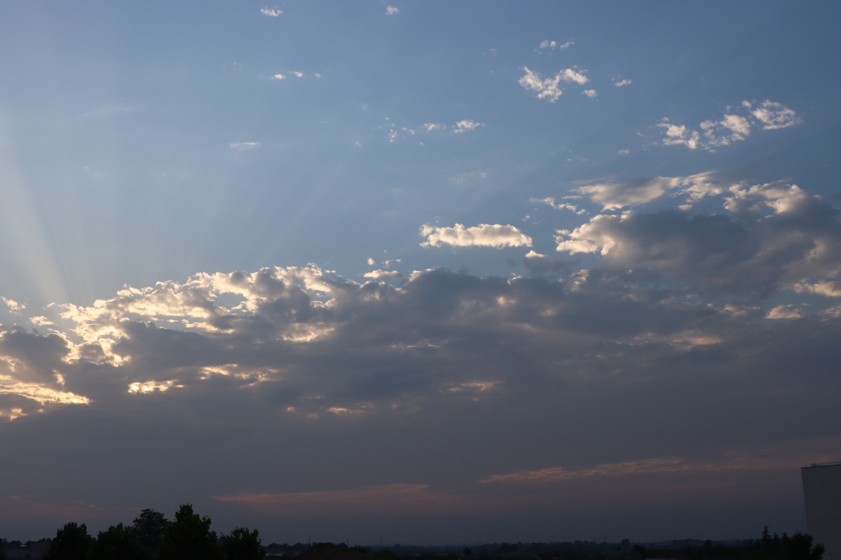 晓看天色暮看云行也思君坐也思君
