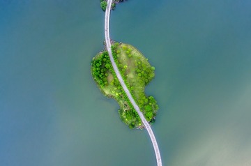 小提琴湖心岛