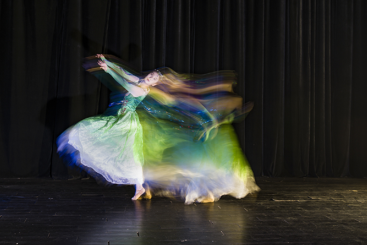 2021玫瑰舞动新的人生舞出美的精彩玫瑰玫瑰玫瑰一个人的舞蹈舞出多