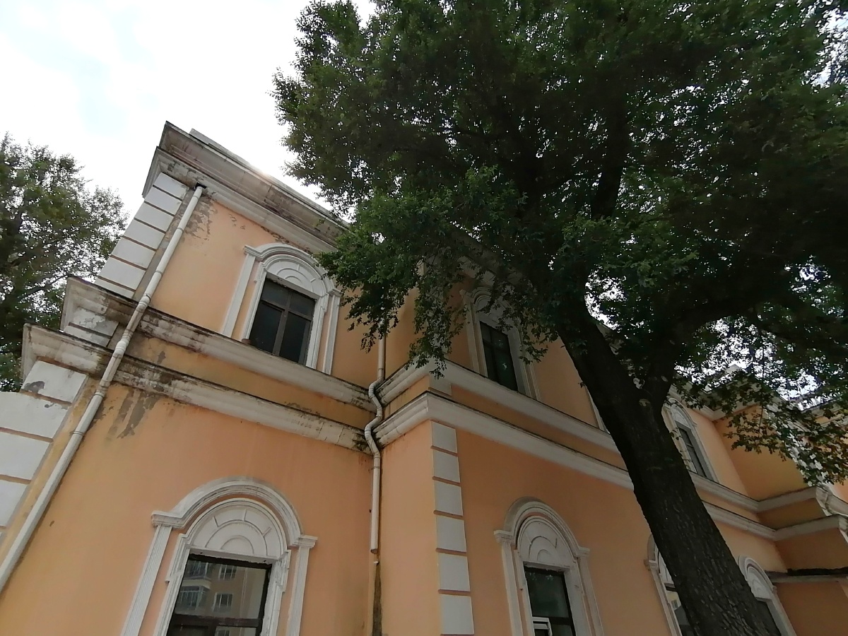 白毛将军府建于1903年砖混结构折衷主义建筑风格是中东铁路首任局长