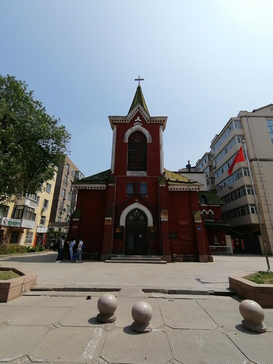 尼埃拉依教堂1916年10月建成是一座带有北欧风格的哥特式砖木结构的