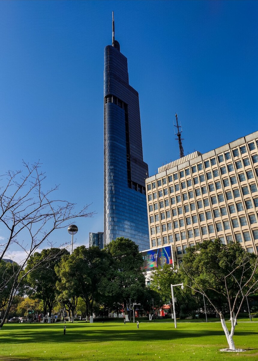 中国，南京，鼓楼，紫峰大厦，绿地，蓝天