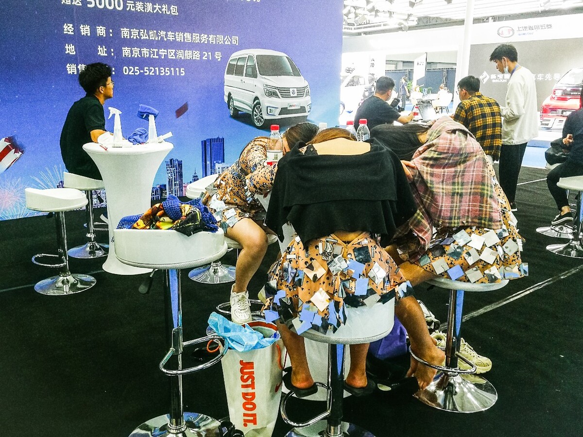 中国,南京,全球智能出行大会,模特累了