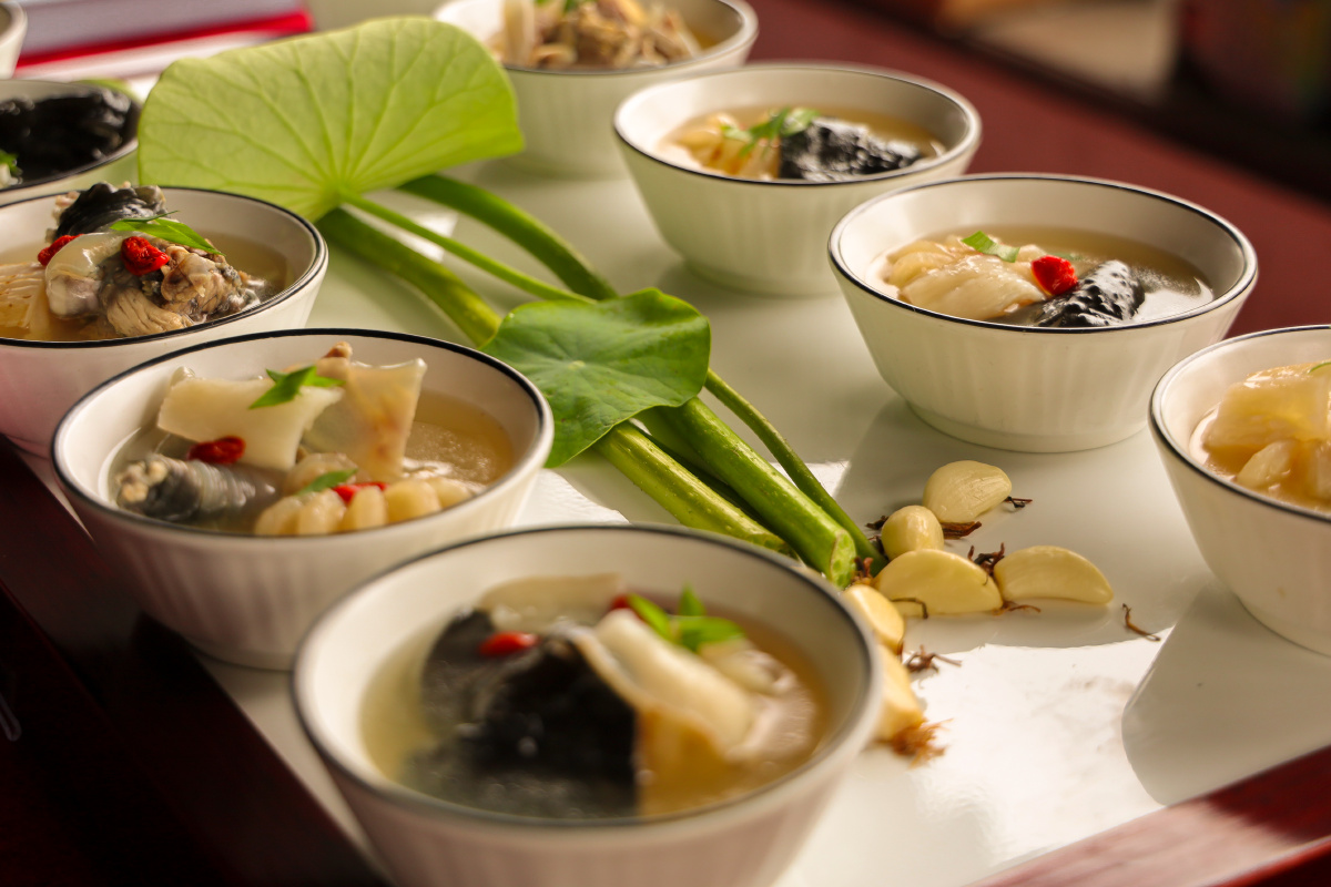 「药膳美食节」 药膳发源于我国传统的饮食和中医食疗文化,药膳是在