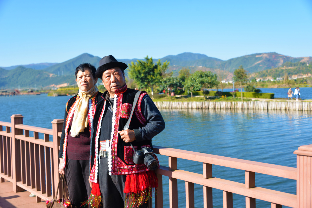 云南石屏花腰彝族服饰