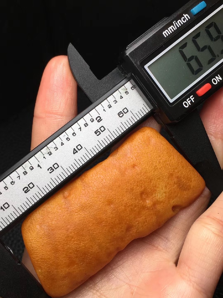 精品俄料蜜蜡手把件完美器型无可挑剔179克