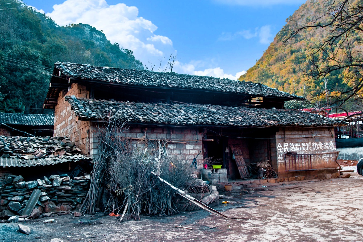 老房子～拍摄于普者黑,位于滇东南,距丘北县城仅13公里,距省城昆明280