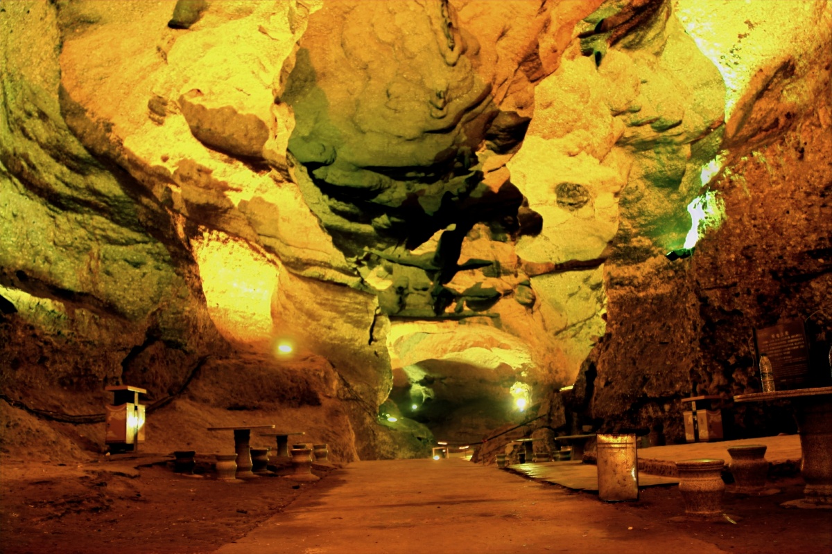 卧龙洞～卧龙洞是四川安县海绵生物礁国家地质公园的主要地质景观之一