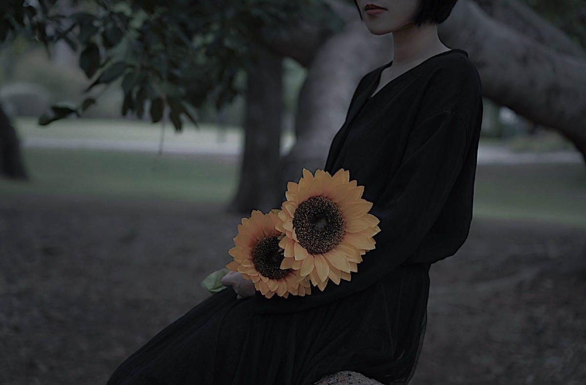 1/1花肖像秋季公园黑婚礼时尚街道黑色系黑色裙美女人像群冷色调人像