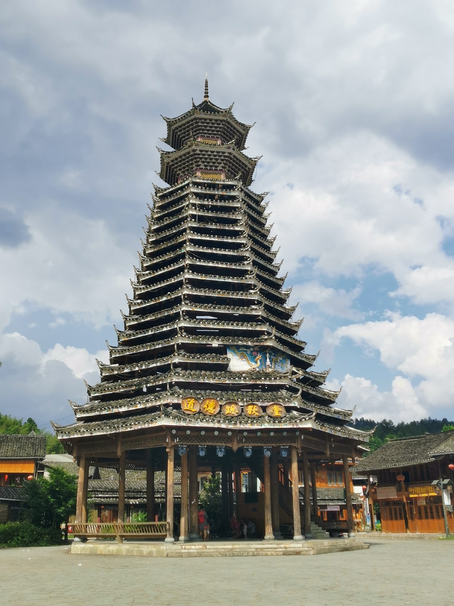 侗家踩歌堂 - 东日浮云