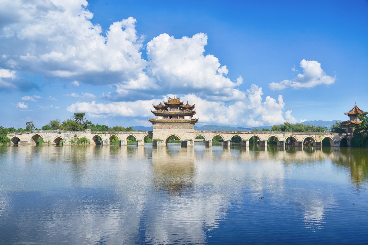 建水观光小火车 ,十七孔桥