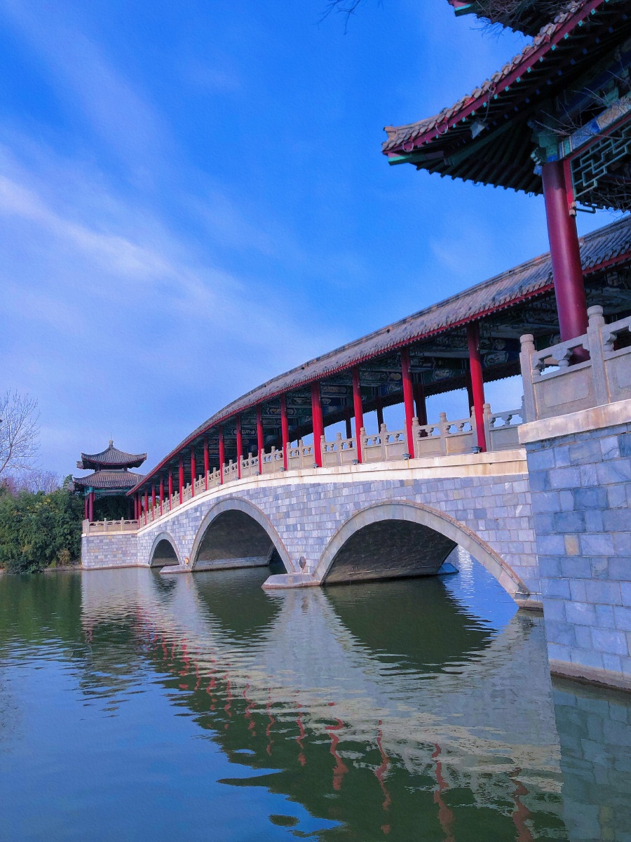 云龙湖泛月桥