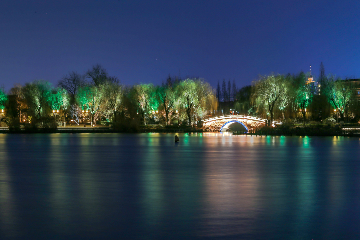 春天夜晚更具魅力