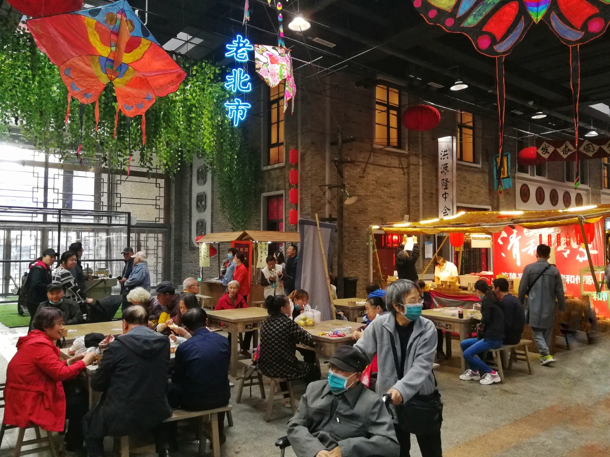 国泰民安沈阳老北市手机随拍国庆双节喜悦祥和街景