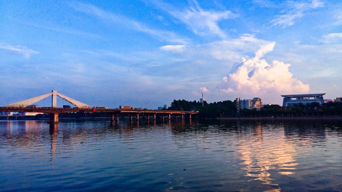 广州番禺星河湾江边傍晚景观