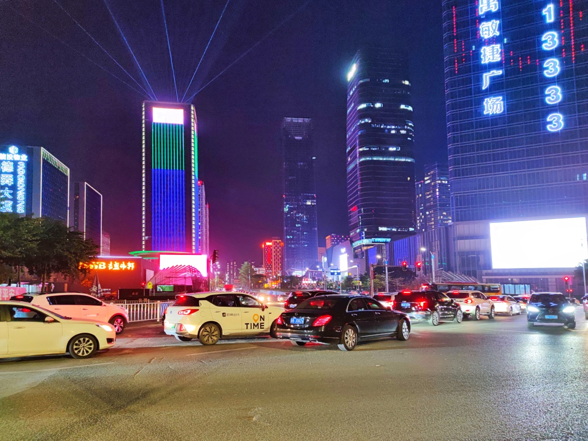 街拍-广州番禺大道北