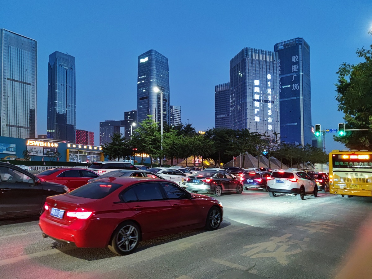 街拍广州番禺大道北