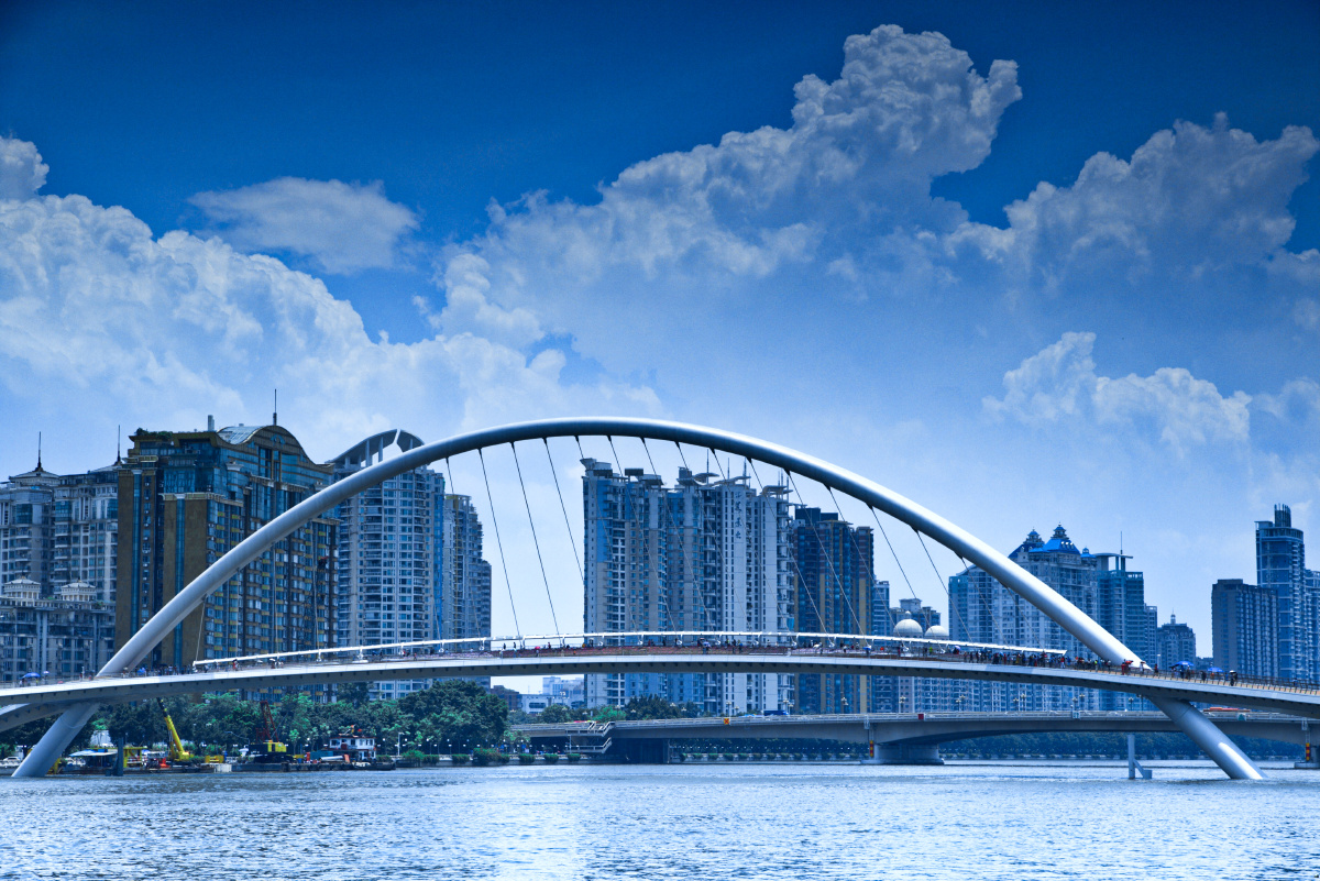 正午时分海心桥