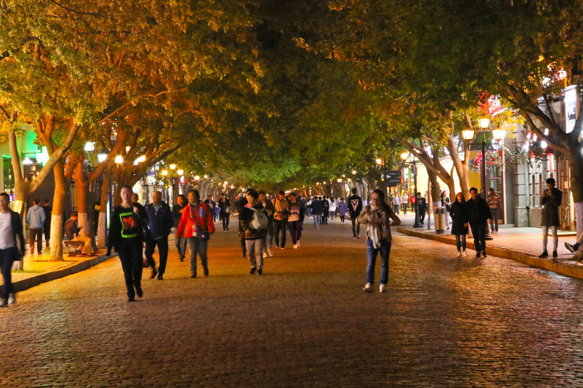 中央大街的夜晚摄于哈尔滨中央大街