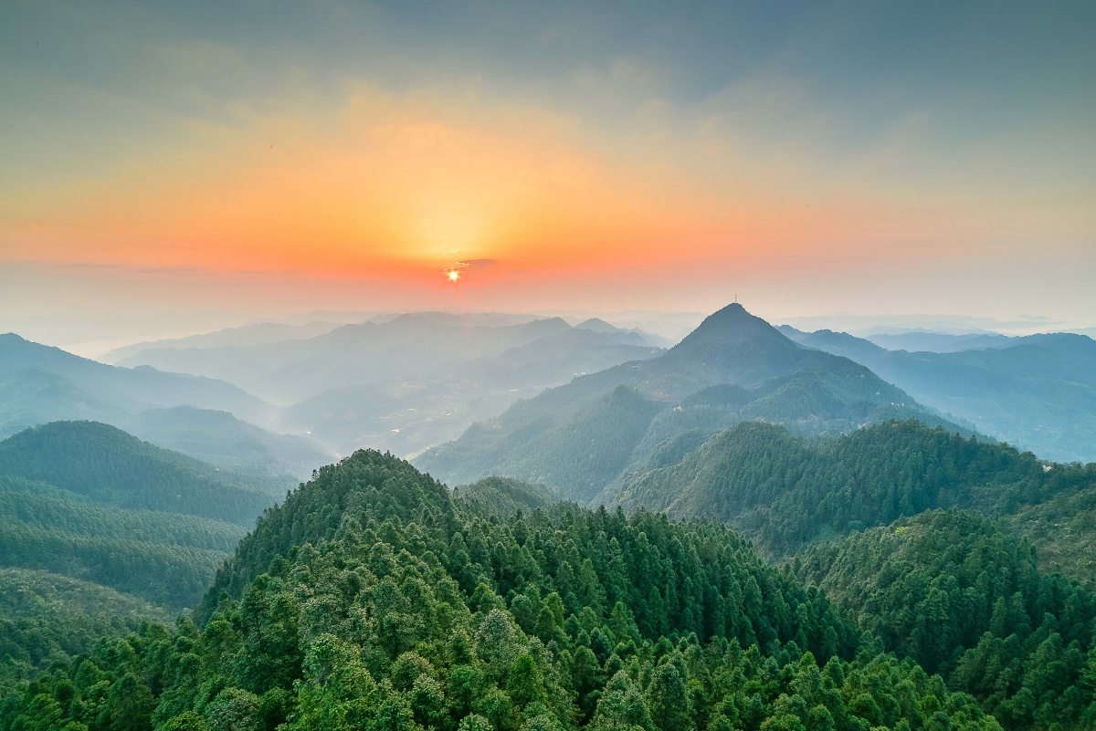 林海日出2016年3月27日古丈县高望界顶堂林海日出盛景