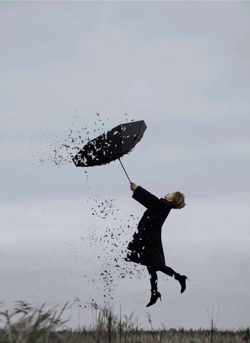 我两手空空但心事重重