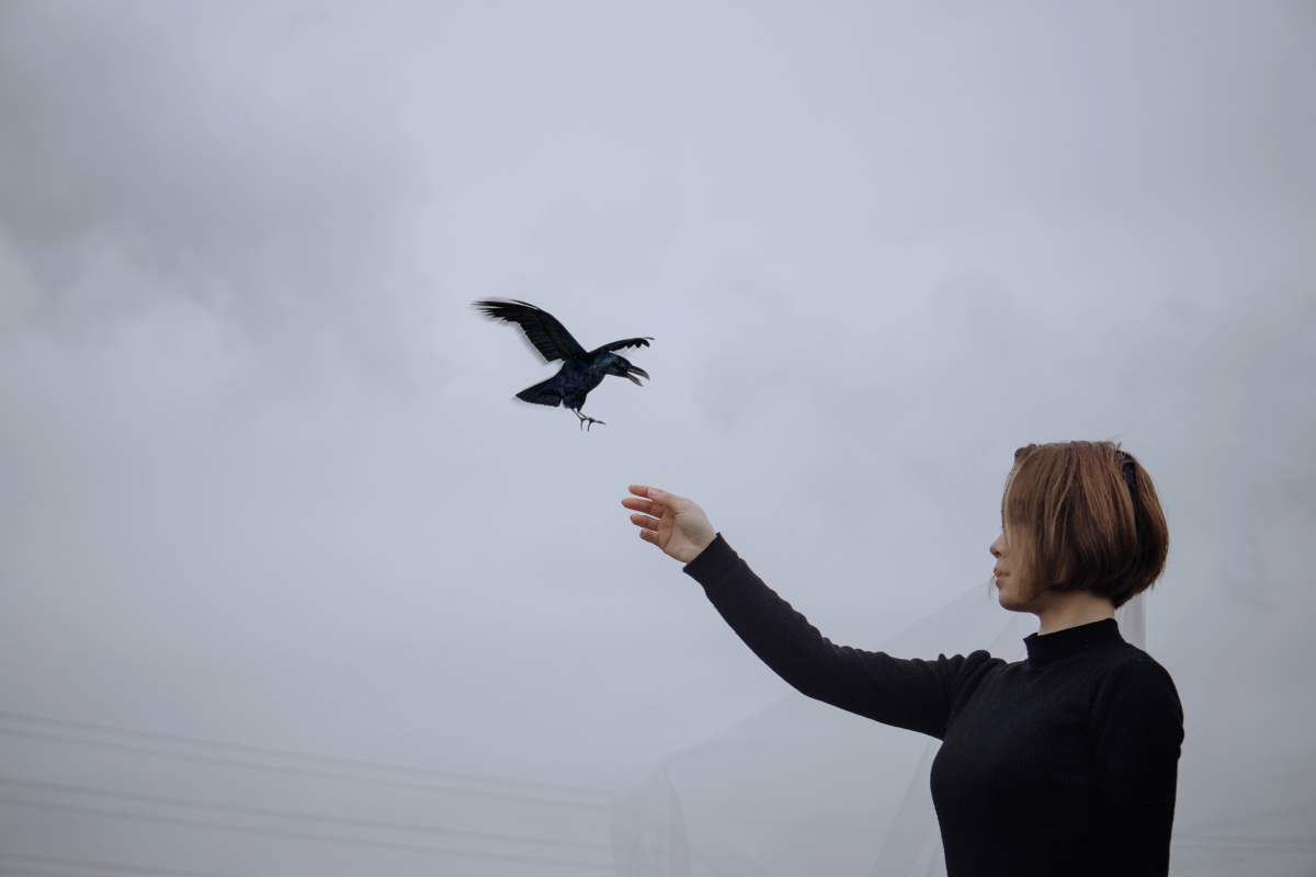 我两手空空但心事重重