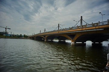 973939
