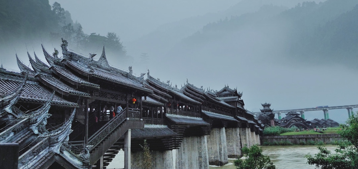 风雨廊桥拍摄于濯水古镇