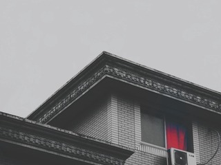 5723853