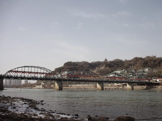 5710633